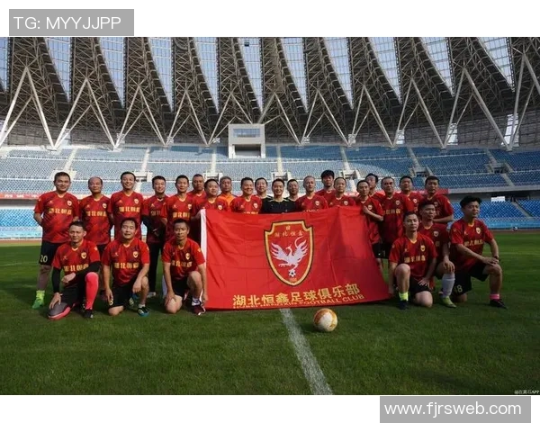 中考足球热潮来袭学生们如何在竞技中提升自我与团队合作能力